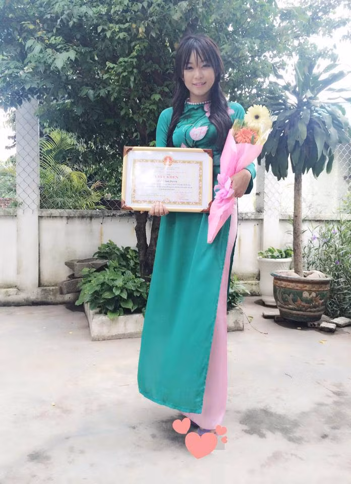 Anh Duyên bắt đầu học múa từ năm bốn tuổi, với tuổi thơ từng mê mệt nhiều chương trình ca múa nhạc trên ti vi đến mức bỏ cả bữa ăn khiến bố mẹ lo lắng. Đam mê và năng khiếu của cô gái Bình Dương được phát hiện từ đó và được bố mẹ tính toán, nuôi dưỡng một cách hợp lý.