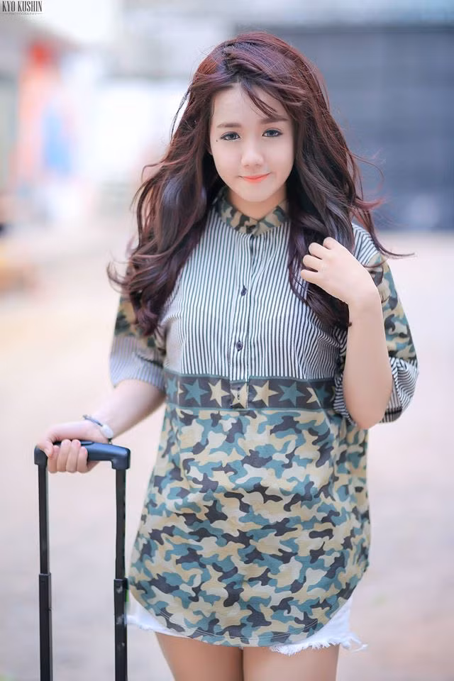 Việc kinh doanh thuận lợi giúp Phương Khanh có được thu nhập rất đáng nể ở tuổi 19. Cô bạn tiết lộ mỗi tháng cô kiếm được khoảng 70 triệu đồng từ việc kinh doanh của mình. Thu nhập này có được sau một thời gian tự tìm hiểu, học kinh doanh và vượt qua những khó khăn vì thiếu kinh nghiệm.