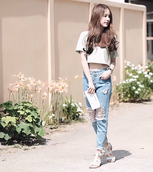 Với phong cách ăn mặc đầy cá tính, cộng với ngoại hình đẹp, khuôn mặt trẻ thơ hút hồn, gần đây Pimtha trở thành một teen icon rất nổi tiếng ở Thái Lan và trên mạng xã hội nhiều quốc gia trong khu vực Đông Nam Á.