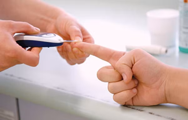 Khi uống rượu vừa phải và có chế độ ăn hợp lý, người mắc hoặc không mắc tiểu đường đều nhận được lợi ích sức khỏe đáng mong đợi.