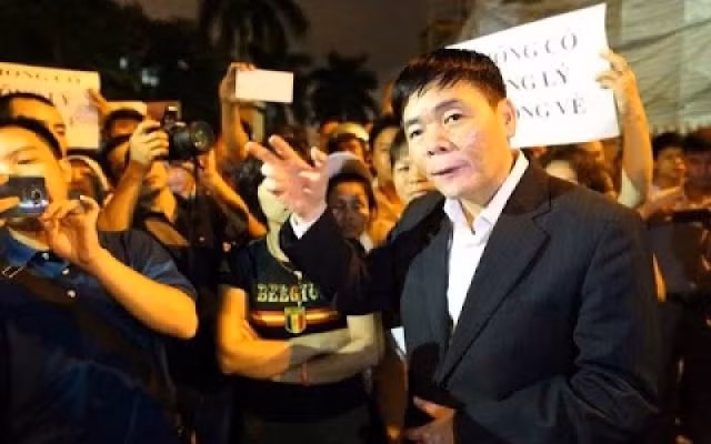 Ông Hải có đến Cơ quan Cảnh sát điều tra, Công an Hà Nội nhưng không hợp tác làm việc và cho rằng mình đúng. Sau đó, cơ quan công an tiếp tục gửi 4 lần giấy triệu tập yêu cầu ông Trần Vũ Hải đến làm việc nhưng ông không chấp hành.