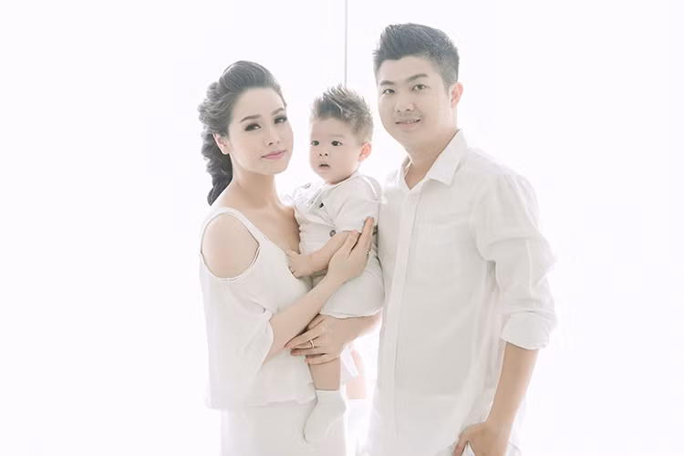 Nữ diễn viên kiêm ca sĩ hiện đang có cuộc sống viên mãn bên chồng con.
