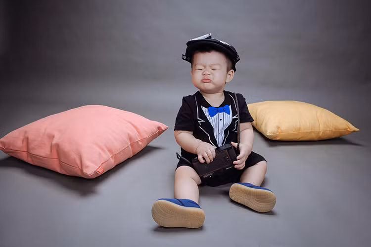 Trước ống kính nhiếp ảnh gia Kim Tuyến Bridal, bé Putin Tin đã có những biểu cảm vô cùng dễ thương. 