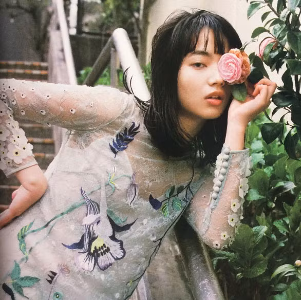 Ngoài diễn viên, Nana Komatsu còn là một người mẫu nổi tiếng ở đất nước hoa anh đào.