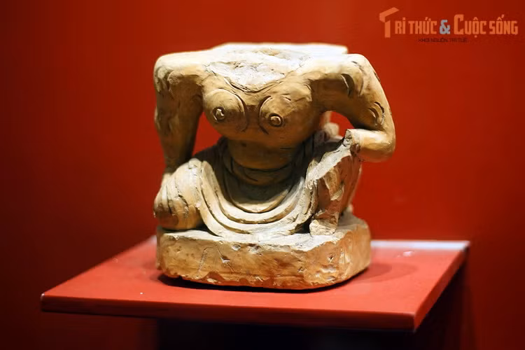 Tượng phỗng thời Lý. Đây là một dạng ngẫu tượng thường đặt ở chốn thờ cúng trong phong tục của người Việt xưa.