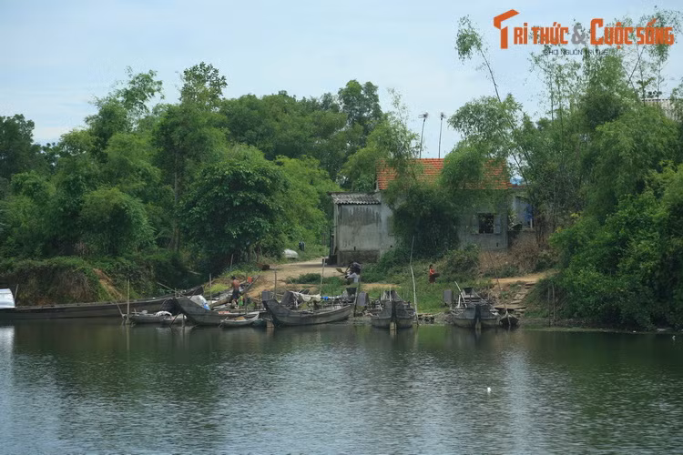 Bến sông ở làng Phước Tích, ngôi làng cổ nổi tiếng của Huế.