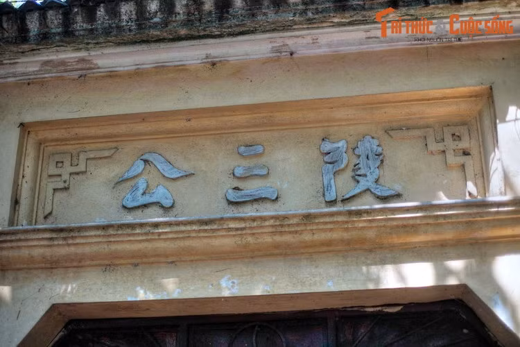 Năm 111 TCN, Hán Vũ Đế cho hàng chục vạn quân chia thành 5 đạo sang xâm lược Nam Việt. Thất thế, Thừa tướng Lữ Gia đem vua Triệu chạy từ kinh đô Phiên Ngung về quận Giao Chỉ. Nhiều người Việt đã giúp Lữ Gia lập căn cứ kháng chiến chống giặc Hán tại vùng Sài Sơn - núi Thầy.