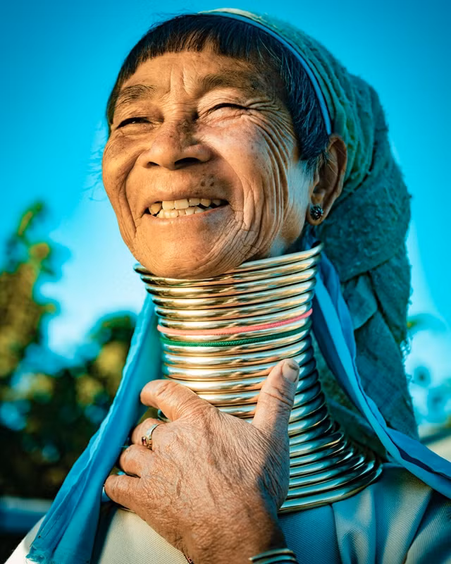 Ly kỳ chuyện bí ẩn về người cổ dài, biểu tượng của rồng - Hình 2 Ly ky chuyen bi an ve nguoi co dai, bieu tuong cua rong-Hinh-2