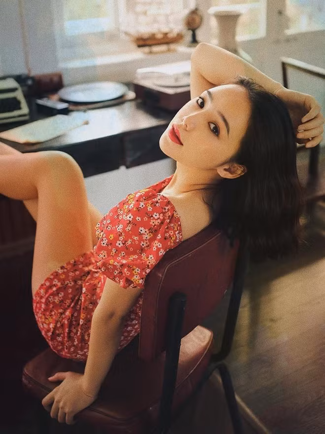 Hiện tại, "hot girl Loa phường" có bạn trai kém một tuổi, là quay phim chuyên nghiệp. Đôi trẻ thường xuyên chia sẻ hình ảnh tình cảm tại trang cá nhân. Dân mạng cũng dành nhiều lời khen cho nhan sắc ngày càng quyến rũ xinh đẹp của Quỳnh Kool.