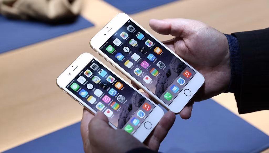 Trong tầm giá này, các tân sinh viên cũng hoàn toàn có thể lựa chọn các mẫu iPhone 7, iPhone 8… cũ đã qua sử dụng, nhưng vẫn được các cửa hàng bảo hành. Apple vốn nổi tiếng là hãng công nghệ luôn có những sản phẩm bền bỉ, mượt mà ổn định sau nhiều năm sử dụng.