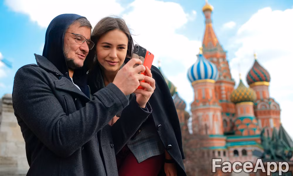 Các nghị sĩ Mỹ còn đòi mở cuộc điều tra và ra lệnh cấm vì lo ngại Faceapp sẽ ăn cắp lượng lớn dữ liệu cá nhân của các công dân Mỹ. Đáp lại thông tin này, đại diện Faceapp cho biết, ứng dụng sẽ tự xóa dữ liệu của người dùng và không hề lưu trữ hay chia sẻ lại cho bất kỳ một bên thứ ba nào khác khai thác, sử dụng.