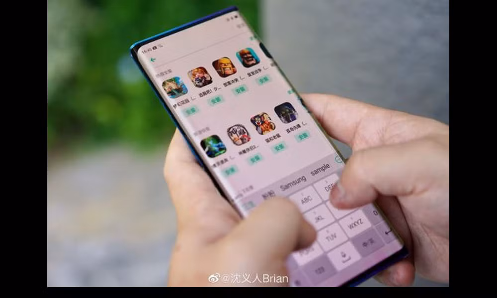 Ngoài hai cạnh bên vát cong thác nước, hai cạnh trên và dưới của thiết bị mẫu này cũng được làm mỏng đến gần như không tồn tại. Máy không hề trang bị camera giọt nước, được đục lỗ trong màn hình, hoặc camera tai thỏ như dòng iPhone của Apple. Chưa rõ hãng Oppo sẽ bố trí camera selfie và các cảm biến cùng cụm loa ở đâu, nhưng chắc chắn: nó là một mẫu máy có thiết kế vô cùng sexy.