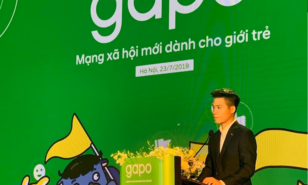 Xác định sẽ đối mặt với đối thủ khó chơi Facebook, Gapo trước tiên chỉ nhắm vào thị trường trong nước. Mạng xã hội Việt Nam này cũng học hỏi Facebook, trang bị đội ngũ kiểm duyệt, chức năng lọc từ khóa và tin xấu đã được người dùng report.