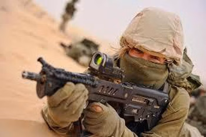 Bộ Quốc phòng Israel huy động các binh sĩ thuộc lữ đoàn Nahal và biệt kích Yaalom - một đơn vị đặc biệt chuyên phá hủy liên lạc, cũng như vô hiệu hóa thiết bị quân sự của đối phương.