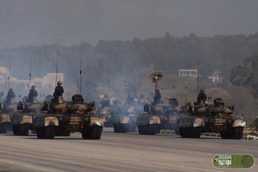 Sự kiện duyệt binh năm nay nhân kỷ niệm 77 năm Nghị quyết Lahore, hay còn gọi là Ngày Pakistan, Ngày của Niềm kiêu hãnh dân tộc. Trong lịch sử Pakistan, đây là ngày những người Hồi giáo từ khắp tiểu lục địa gắn kết với nhau thành một khối và thông qua Nghị quyết Lahore lịch sử. Nguồn ảnh: Hoàn Cầu