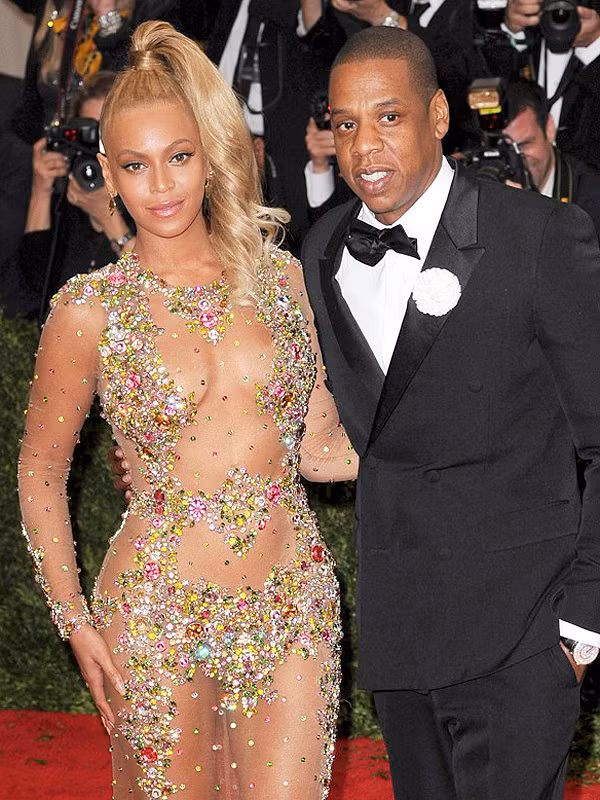 In 2014, Jay Z đã tặng cho vợ, nữ ca sĩ Beyonce chiếc vòng đeo tay trị giá gần 2.4000 USD. (Ảnh: INF Photo)