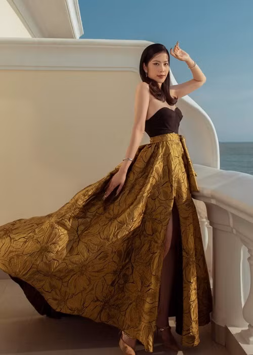Nam Em được đặt cách vào vòng chung khảo của Hoa hậu Thế giới Việt Nam năm nay nhờ thành tích nhan sắc: top 8 Hoa hậu Trái đất 2016, Hoa khôi Đồng bằng sông Cửu Long 2015. Ảnh: FBNV