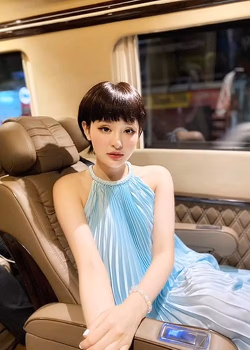 Từ khi vào showbiz, ngoài mối tình một thời với Soobin Hoàng Sơn, Hiền Hồ không công khai thêm bất kì mối tình nào. Có vài lần, nữ ca sĩ chia sẻ quan điểm về tình yêu. Ảnh: FBNV