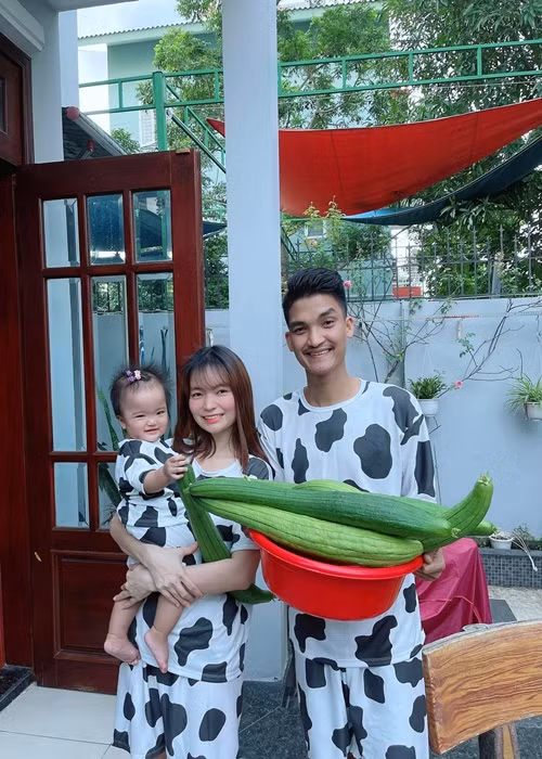 Mạc Văn Khoa ở nhà thuê vì muốn dành tiền mở rộng kinh doanh quán ăn. Ảnh: FBNV