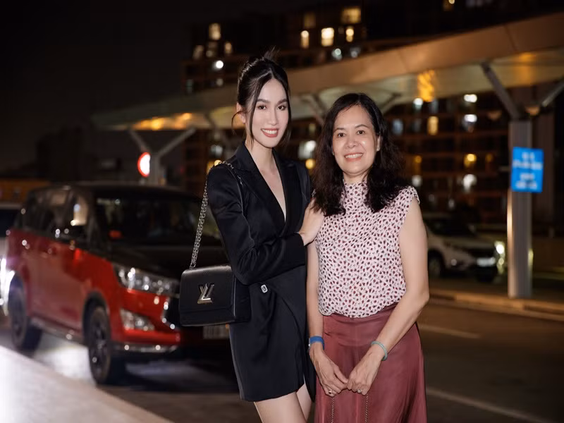 Người hâm mộ nóng lòng chờ đợi hình ảnh của Phương Anh tại tuần lễ thời trang danh giá thế giới tại Pháp.
