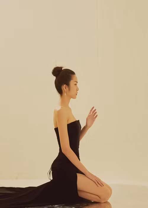 Tăng Thanh Hà vốn trung thành với phong cách kín đáo sau khi làm dâu chốn hào môn.