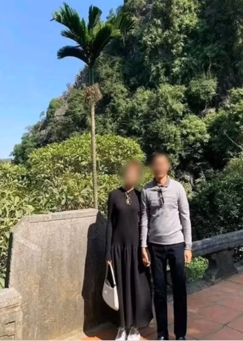 Lộ thêm hàng loạt ảnh đại gia Hồ Nhân “thân thiết” Hiền Hồ - Hình 4 Lo them hang loat anh dai gia Ho Nhan “than thiet” Hien Ho-Hinh-4