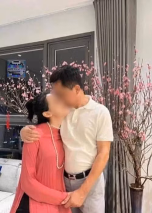 Lộ thêm hàng loạt ảnh đại gia Hồ Nhân “thân thiết” Hiền Hồ Lo them hang loat anh dai gia Ho Nhan “than thiet” Hien Ho