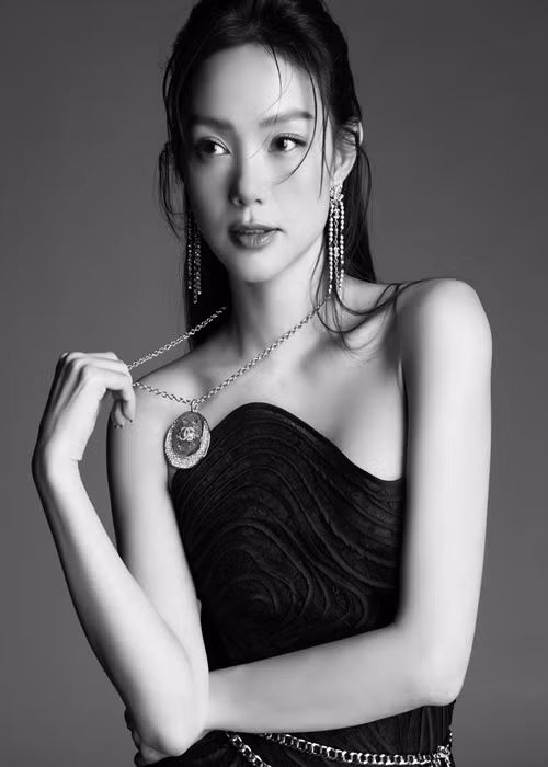 Minh Hang co gi noi bat... ngoi ghe nong Miss World Vietnam 2022?