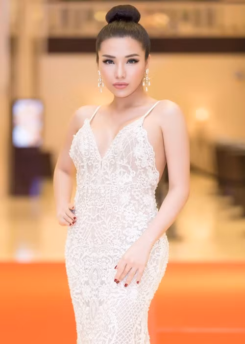Với vòng 3 một mét, cô là một trong những mỹ nhân Việt siêu vòng 3.