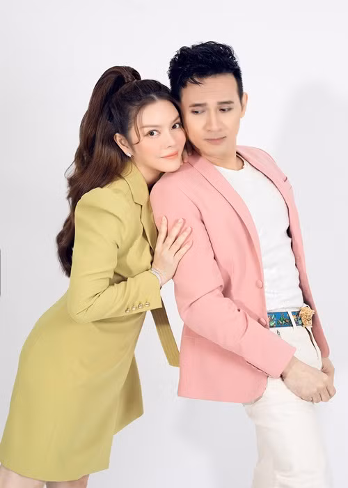 Đồng cảnh ngộ, Lý Nhã Kỳ cho biết dù mẹ cô đã có cháu nhưng vẫn hối con gái lấy chồng.