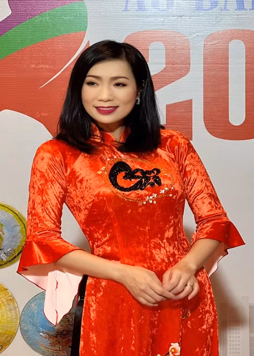 Vào tháng 4/2021, Trịnh Kim Chi gây xôn xao khi nói bà Phương Hằng "đụng vô ổ kiến lửa" vì tung tin đời tư của loạt sao Việt đình đám. Sau đó, bà Hằng livestream chỉ trích Trịnh Kim Chi. Về phần mình, Trịnh Kim Chi gửi đơn tố cáo bà chủ Đại Nam. Ảnh: FBNV