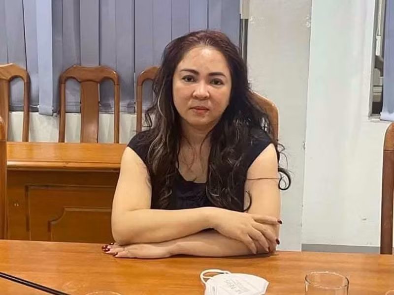 Bà Phương Hằng đã “va chạm” bao sao Việt trước khi bị khởi tố? Ba Phuong Hang da “va cham” bao sao Viet truoc khi bi khoi to?