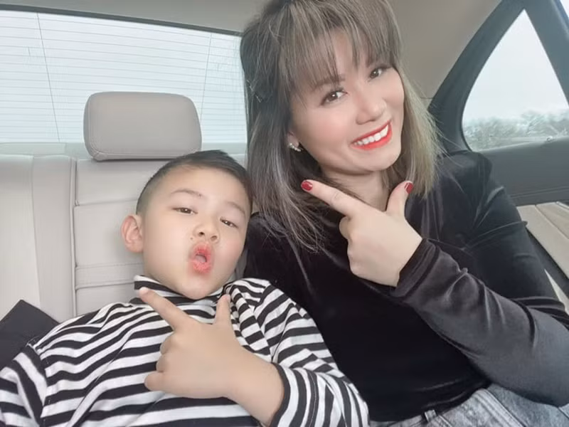 Điều mà Thủy Tiên yêu cầu ở người giúp việc là phải thật thà, có tâm khi làm việc. Đặc biệt, người vú nữ doanh nhân chọn biết 3 thứ tiếng Anh, Việt, Hoa để giúp quý tử học thêm ngoại ngữ. Ảnh: FBNV