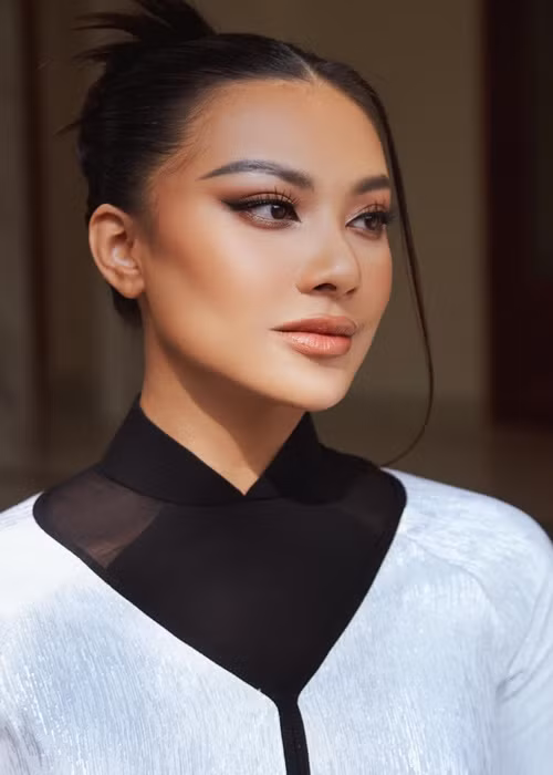 Mới đây, Kim Duyên chia sẻ, cô không áp lực trước thành tích top 10 của Minh Tú năm 2018, Ngọc Châu năm 2019.