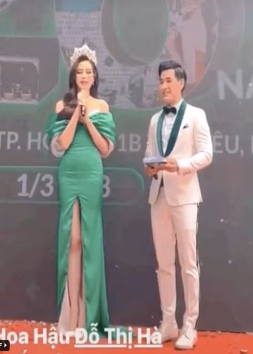 Mới đây, Hoa hậu Đỗ Thị Hà tham gia một sự kiện. Qua một đoạn clip, cô để lộ vòng eo bánh mì. Ảnh: Công lý và xã hội