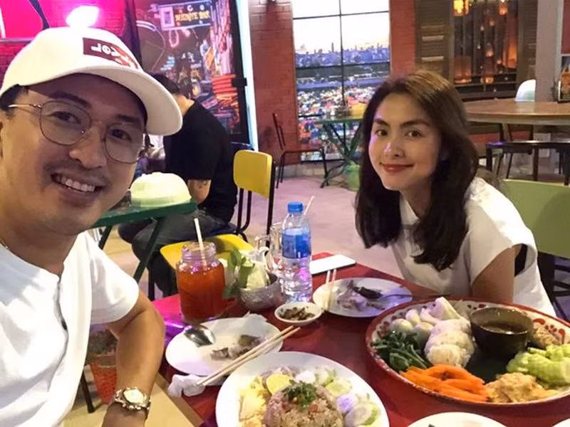 Từ khi về chung một nhà, vợ chồng Hà Tăng luôn cố gắng dành thời gian hẹn hò riêng.