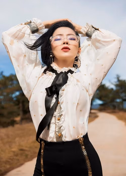 Nữ ca sĩ cho biết, thời điểm đồng hành cùng cuộc thi, cô bận rộn với lịch diễn trong và ngoài nước. Tuy nhiên, Lệ Quyên hứa sẽ làm tròn vai trò giám khảo.