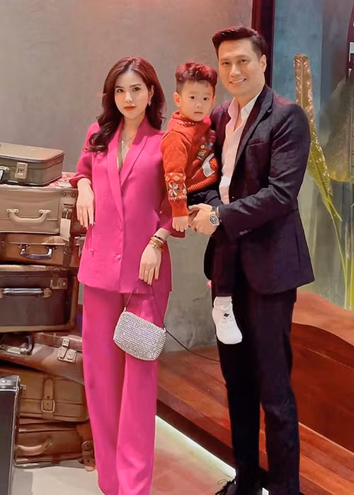 Không ít lần Hương Trần phủ nhận nghi vấn nối lại tình xưa với Việt Anh.