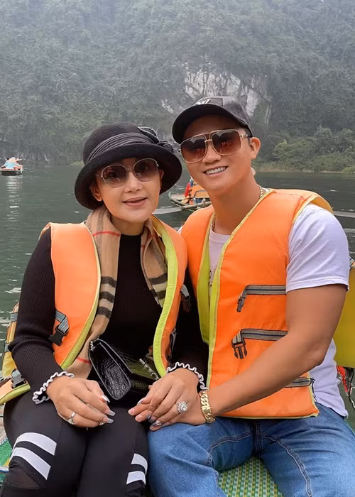 Cặp đôi được gia đình, bạn bè ủng hộ chuyện hẹn hò. Ảnh: FBNV