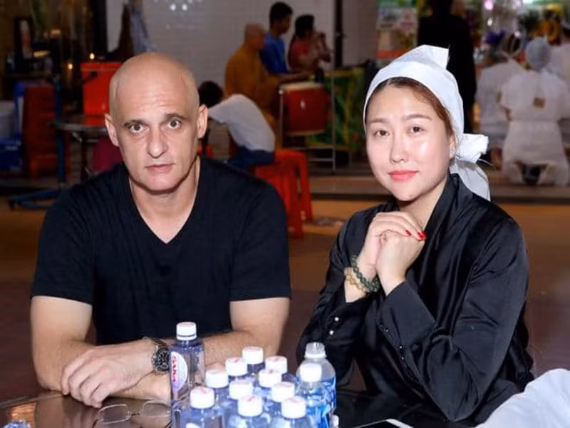 Mới đây, trên trang cá nhân, Phi Thanh Vân đau buồn thông báo chồng cũ - doanh nhân người Pháp Thierry Blanc qua đời. Ảnh: FBNV