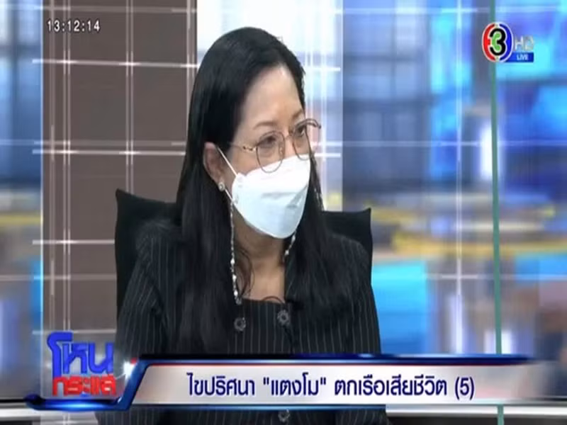 Mới đây, bà Panida cho biết, bà chấp nhận tiền bồi thường từ Por- nhân vật phụ trách con thuyền và Robert - người điều khiển chiếc thuyền. "Por hỏi tôi về số tiền. Cứ cho Mo (Tangmo) đóng phim kiếm được 800.000 tới 1 triệu baht đi (tương đương 560 - 700 triệu đồng). Nếu Mo còn sống 30 năm nữa thì con bé sẽ kiếm được khoảng 30 triệu baht (gần 21 tỷ đồng)", mẹ của Tangmo cho hay. Ảnh: Dân Trí