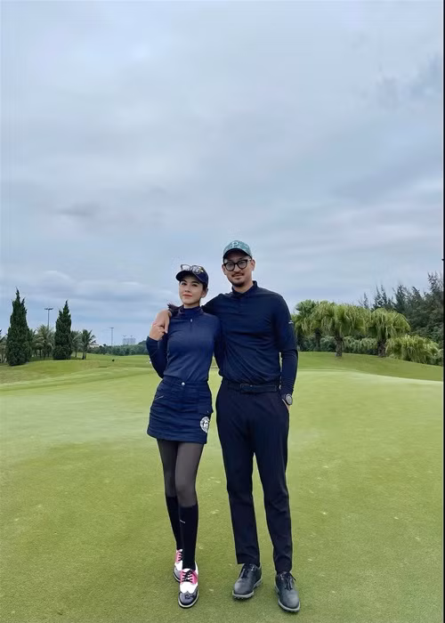 Sân golf là nơi tình yêu của vợ chồng Thu Hoài bắt đầu.