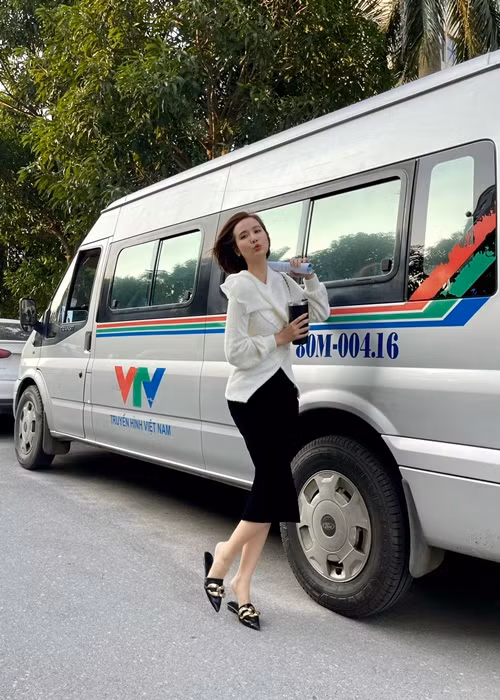 Không chỉ thế, Huyền Lizzie cũng nghiên cứu sâu sắc nhân vật để lựa chọn trang phục hợp với từng phân cảnh, bối cảnh, tâm lý, diễn biến… góp phần tạo nên thành công cho hình tượng Vân Trang.