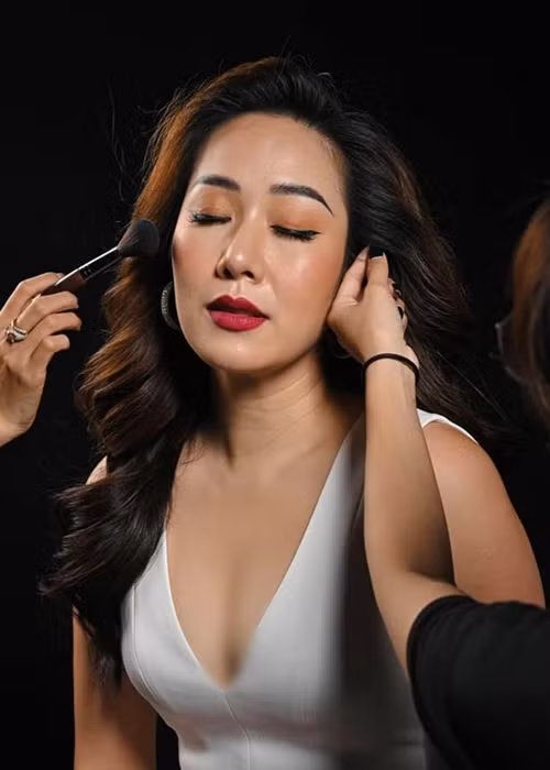 Ngô Phương Lan diện váy khoét ngực sâu khoe vòng một căng tràn.