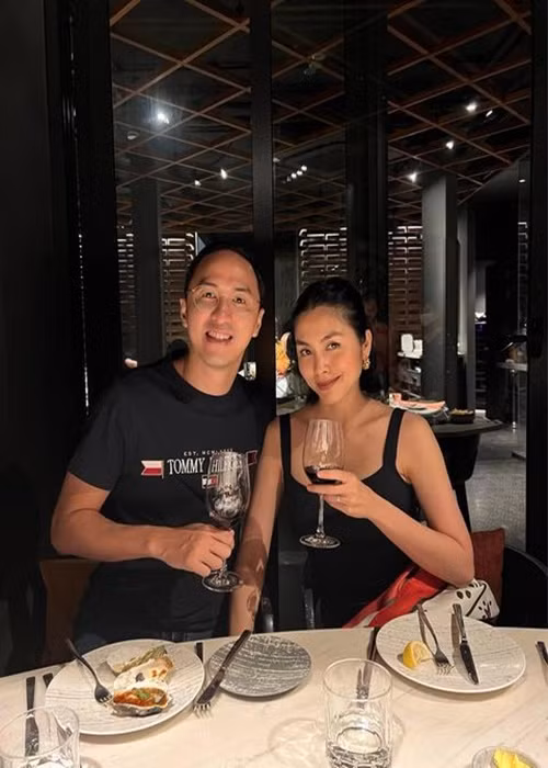 Vợ chồng nàng ngọc nữ luôn cố gắng dành thời gian hẹn hò riêng dù đã có 3 con.