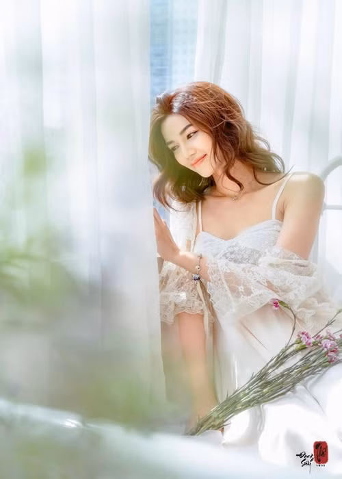 Anh Đào ở đời thường quyến rũ, khá hẳn trong phim "Lối về miền hoa".