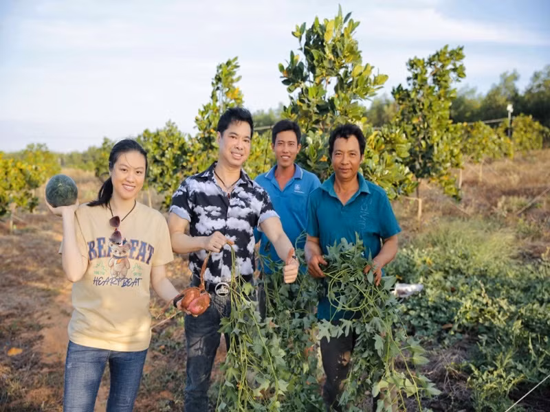 Sau khi biết được Bình Thuận vẫn còn nhiều vùng đất hoang sơ chưa được khám phá nhiều, quanh năm đều mát mẻ, trong lành, Ngọc Sơn đã mua đất làm nông trại.