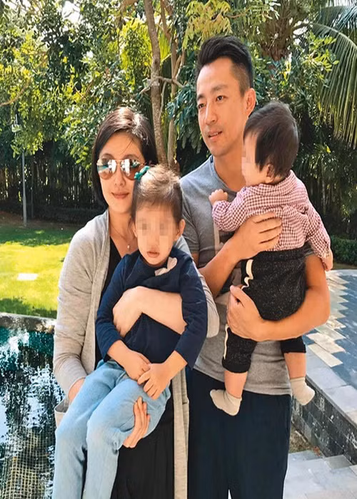 Khi Uông Tiểu Phi kinh doanh không thuận lợi, Đại S trở lại làng giải trí. Trong khi nữ diễn viên vất vả làm việc, Uông Tiểu Phi lộ ảnh tiệc tùng bên nhiều người đẹp ở quán bar. Anh thậm chí có bài đăng phàn nàn việc vợ chỉ ở nhà chăm con, không đi làm. Ảnh: Vietnamnet