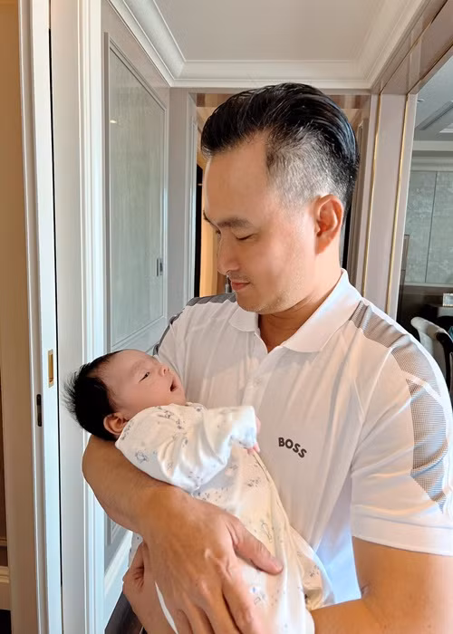 Chi Bảo hiện tại tập trung kinh doanh và làm từ thiện sau tuyên bố giải nghệ vào tháng 5/2021.