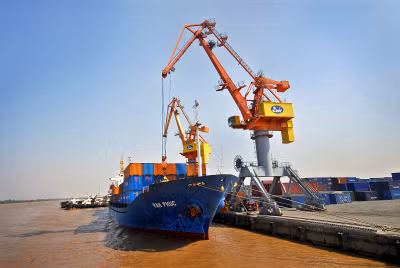 Tờ 500 đồng là hình ảnh cảng Hải Phòng. Đây là một cụm cảng biển tổng hợp cấp quốc gia, lớn thứ 2 ở Việt Nam và lớn nhất miền Bắc, là cửa ngõ quốc tế của Việt Nam.